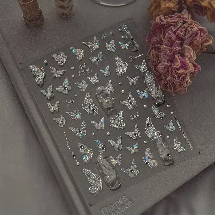 Concepts d'art d'ongle papillon à la mode ; Décoration d'ongles facile à coller ; Autocollants fantaisistes pour nail