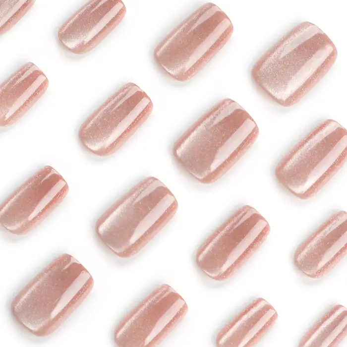 Faux ongles coréens simples effet œil de chat