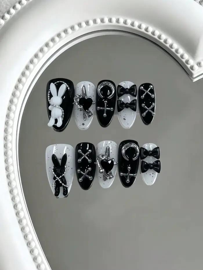 10 faux ongles en forme d'amande, noirs et blancs avec des tons noirs foncés, motifs peints à la mai