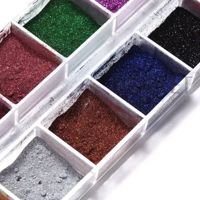 Poudre métallique pour ongles