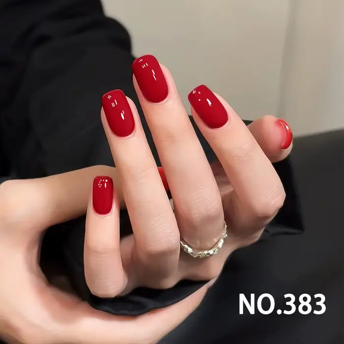 Nouveau vernis à ongles gel rouge Nouvel An 2026, collection automne/hiver, rouge bordeaux, illumine