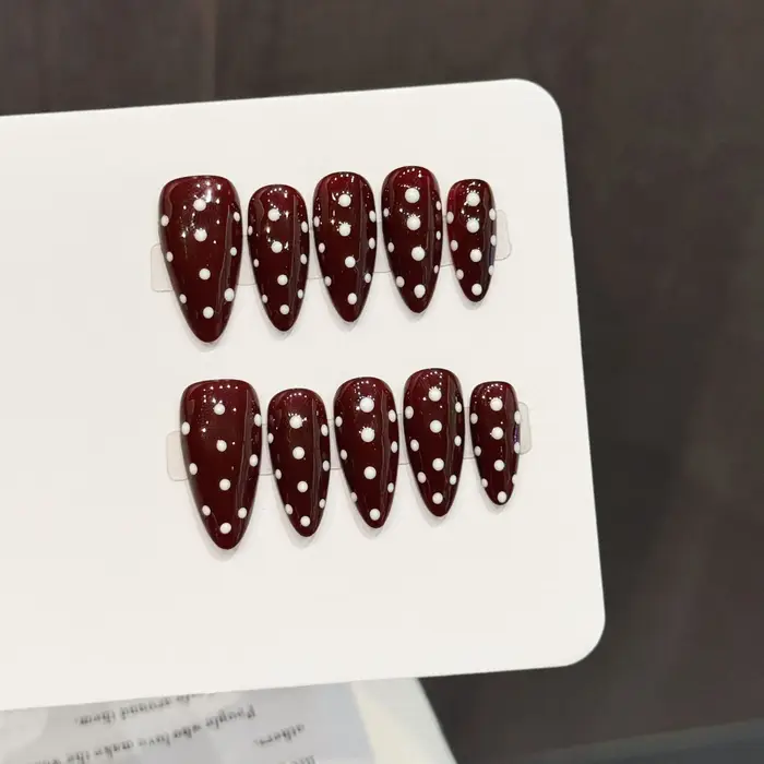 10 pièces presse à la main sur les ongles rétro marron amande point impression Design faux