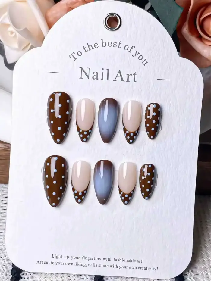 10 morceaux d'ongles en forme d'amande pur fabriqués à la main dans un motif de points bleus françai