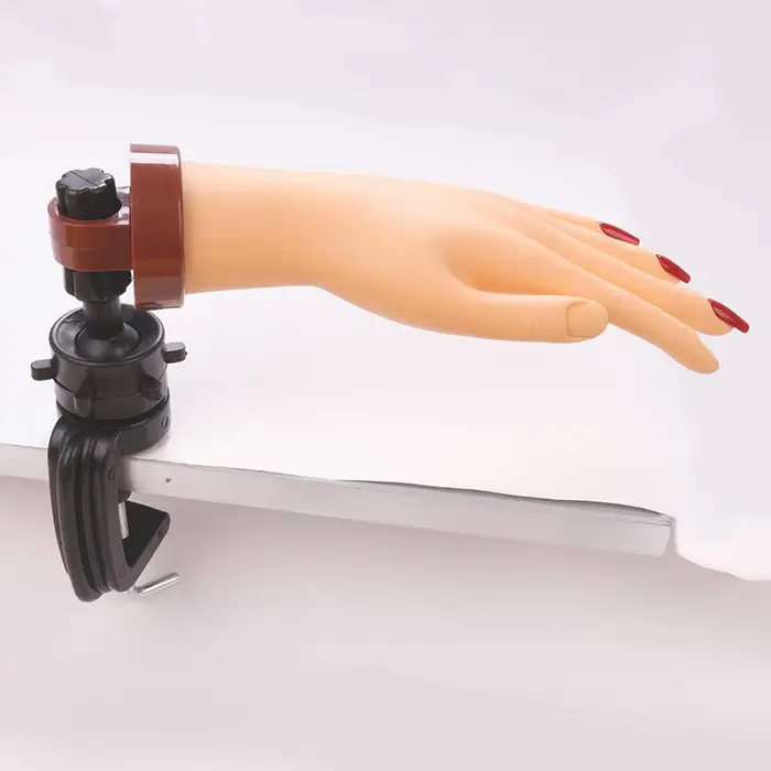 Main d'entraînement pour nail art