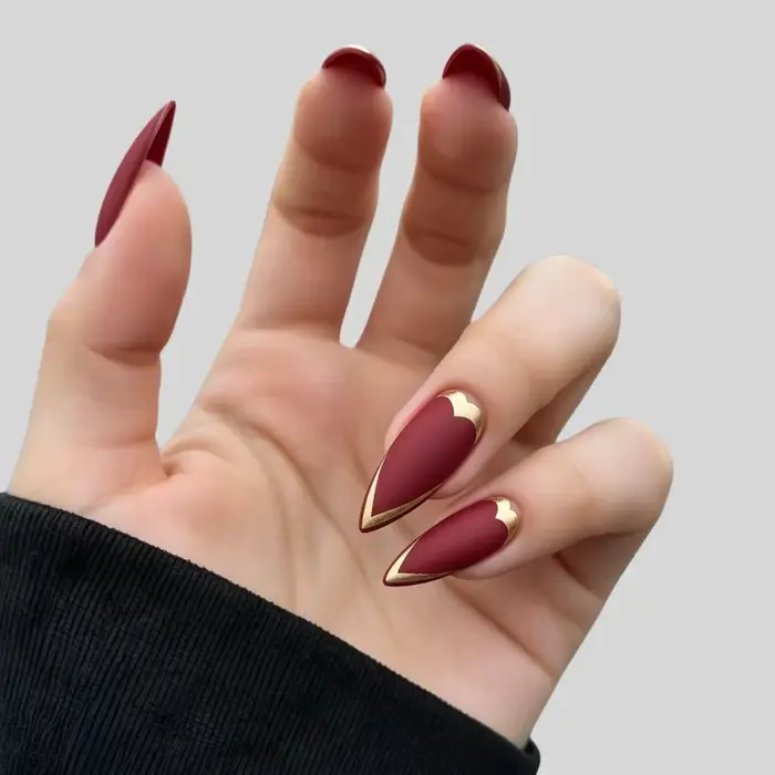 24 faux ongles texturés 3D plaqués or