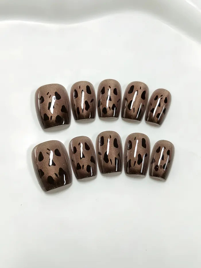 10 faux ongles courts carrés-ronds à presser