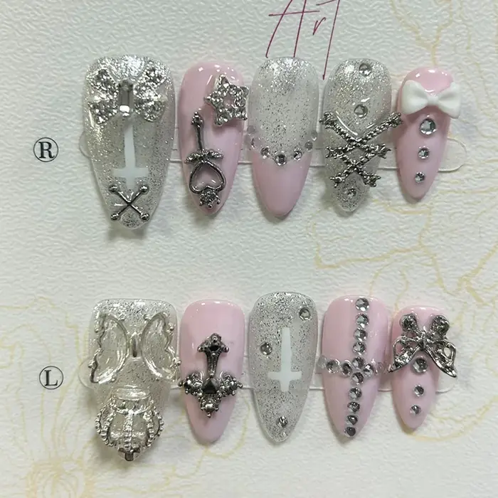 Y2K mignon Gyaru français amande presse à la main sur les ongles 3D papillon étoile croix diamant faux