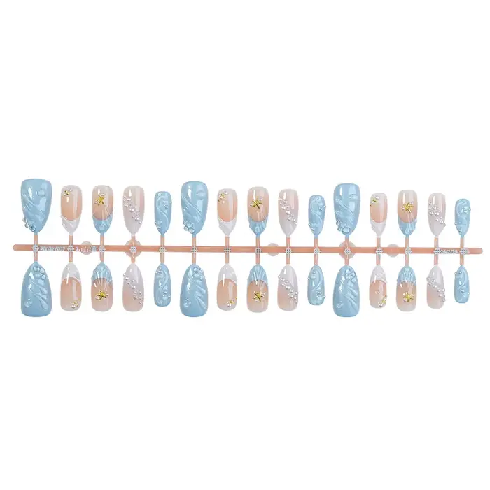 30 faux ongles style océan estival avec pointes françaises 3D tendance