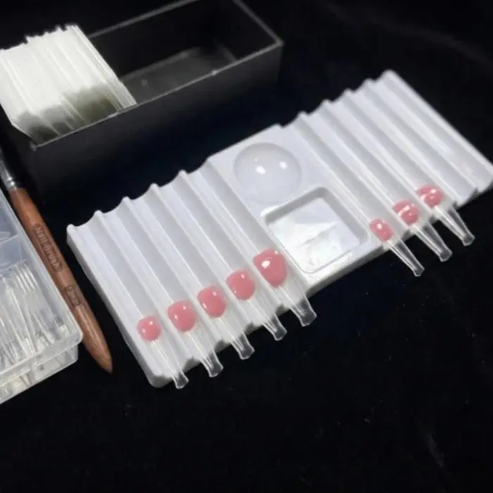 Palette de mélange et support pour nail art à double fonction, compact et léger, pour les artistes nomades et les débutants en design d'ongles
