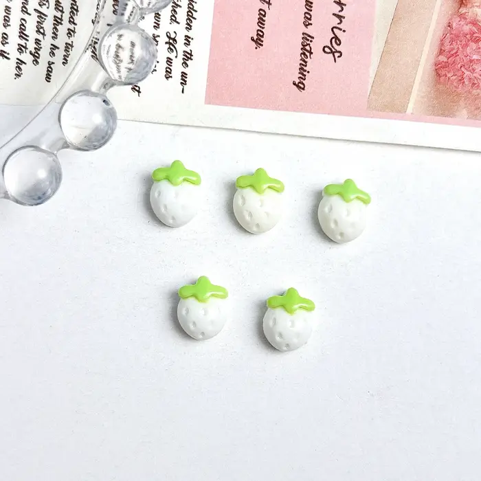 Breloques pour ongles en résine de fraise