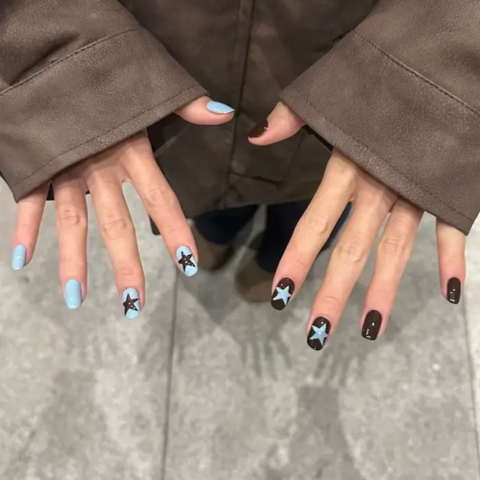 24 faux ongles courts carrés à motif géométrique rétro, noir à pois et rayures, style Y2K, à presser