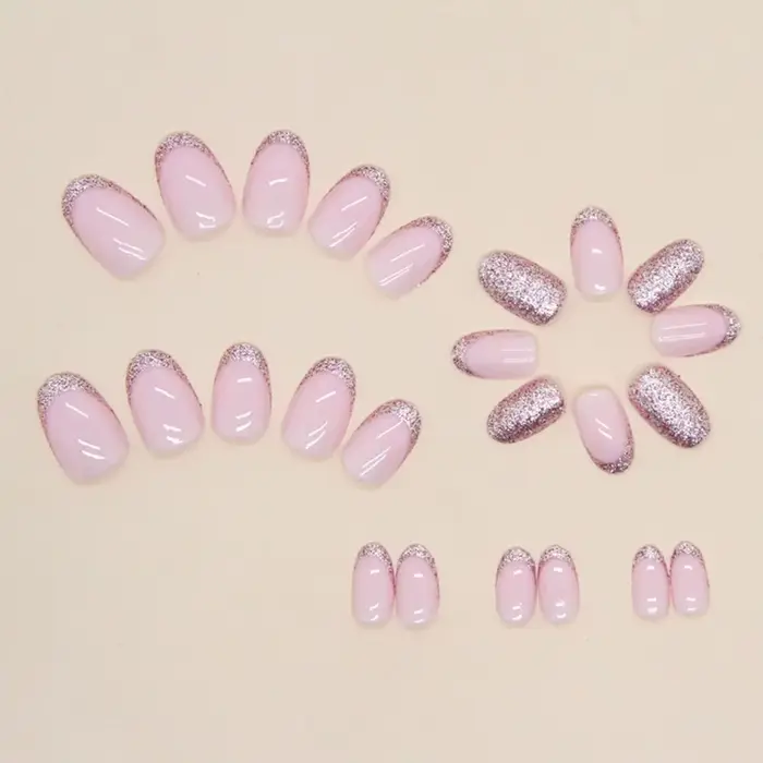 Faux ongles pailletés à base d'amande pour femme