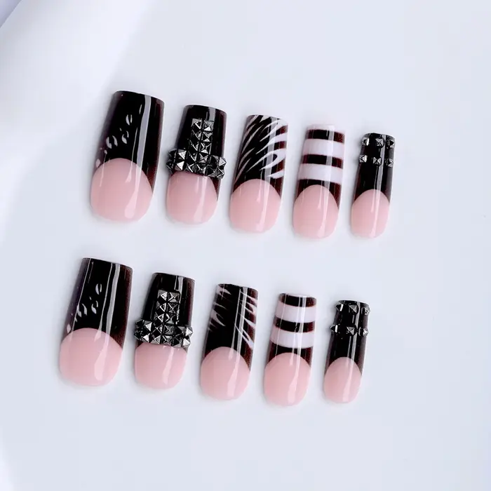 24 faux ongles noirs style français à presser