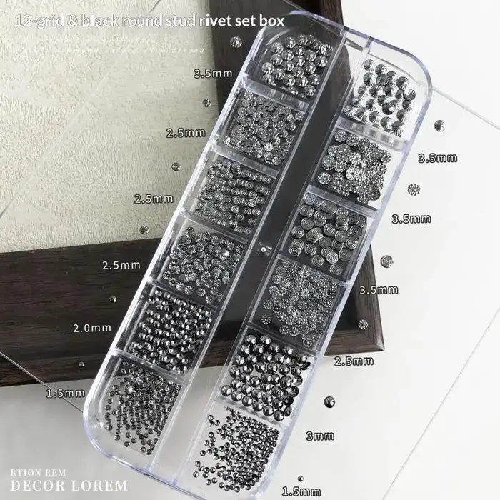 Nouveaux 12 compartiments de breloques et clous métalliques pour nail art