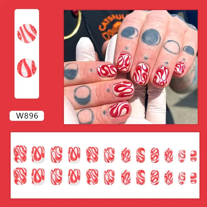 24 faux ongles Halloween effet sang - Courts et ronds avec motif serpent