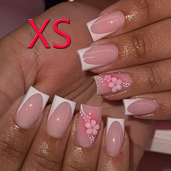 10 pièces ongles courts carrés pressés à la main français à bords blancs avec conception de fleur rose