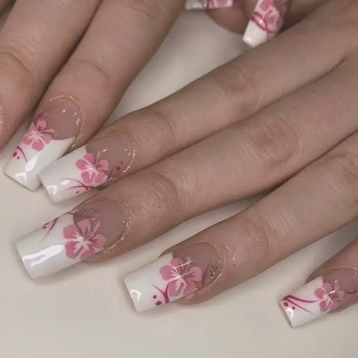 Faux ongles cercueil mi-longs