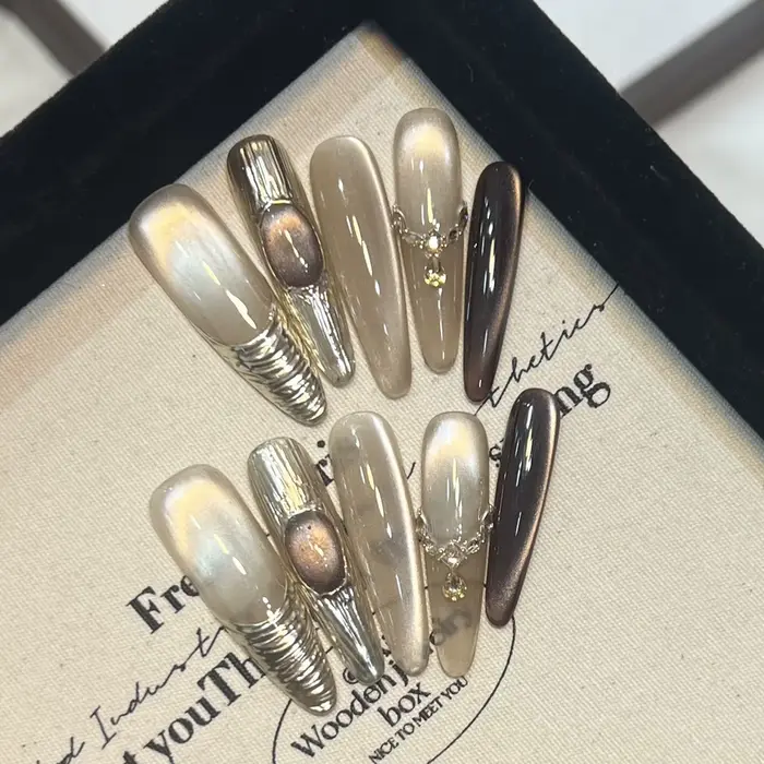 Faux ongles à pression œil de chat marron