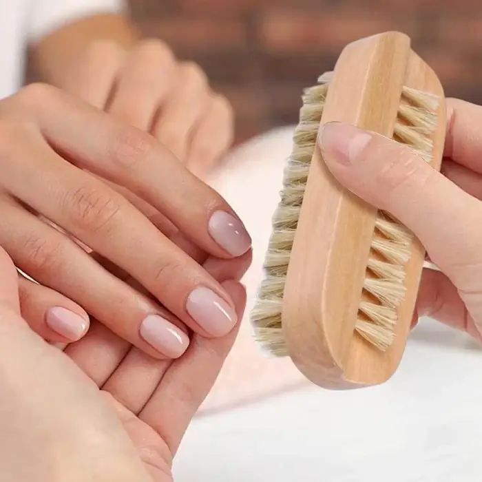 Brosse à ongles en bois réutilisable à poils de sanglier, brosse de nettoyage des ongles double face pour femmes, hommes, adultes, personnes âgées, adolescents, à domicile
