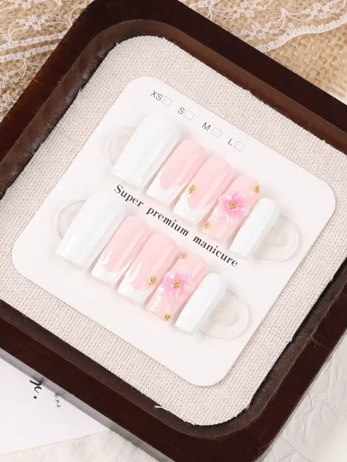10 faux ongles rectangulaires de longueur moyenne, faits à la main, avec un motif floral dégradé rose et blanc délicat et une finition brillante, réutilisables. Ongles français blanc pur avec base ros