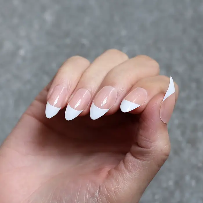 Faux ongles français stiletto