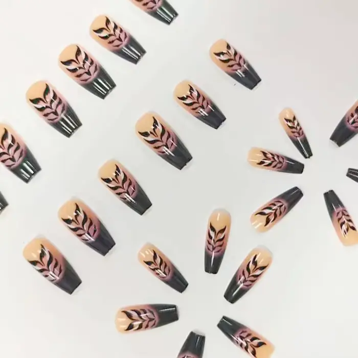 Faux ongles moyens pour femmes et filles