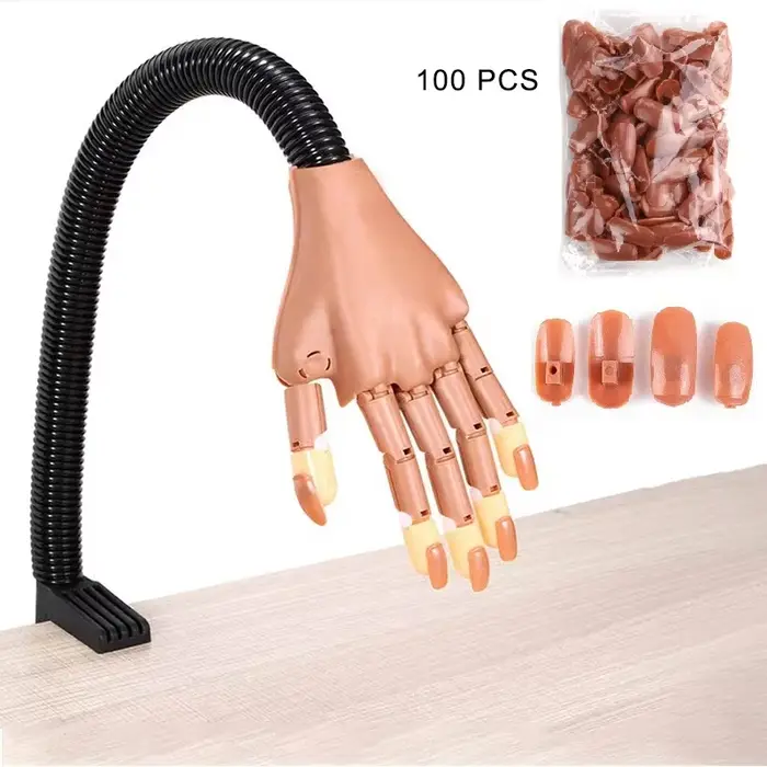Main d'entraînement pour la manucure et le nail art