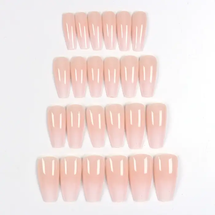 24 faux ongles avec 1 colle à ongles et 1 lime à ongles