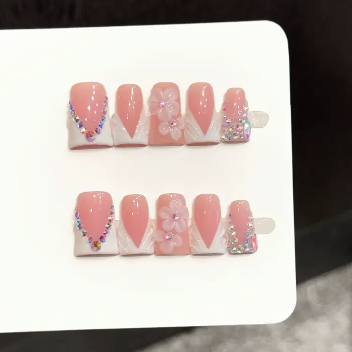 10 faux ongles faits à la main en forme de canard, rose et blanc contrastés, fleurs 3D et diamants c
