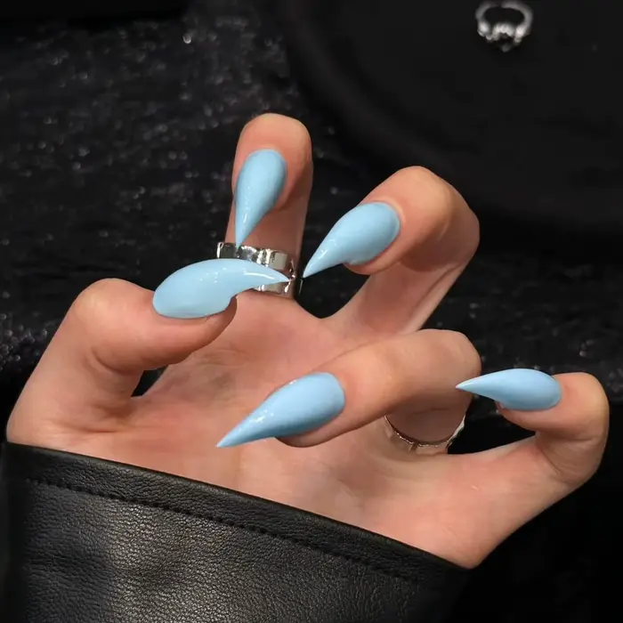 Faux ongles longs à talon aiguille, bleu ciel uni brillant, faits main, réutilisables, pour l'été et