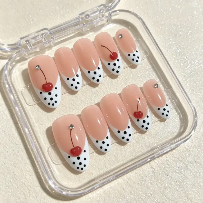 10 pièces de faux ongles en forme d'amande pressés à la main