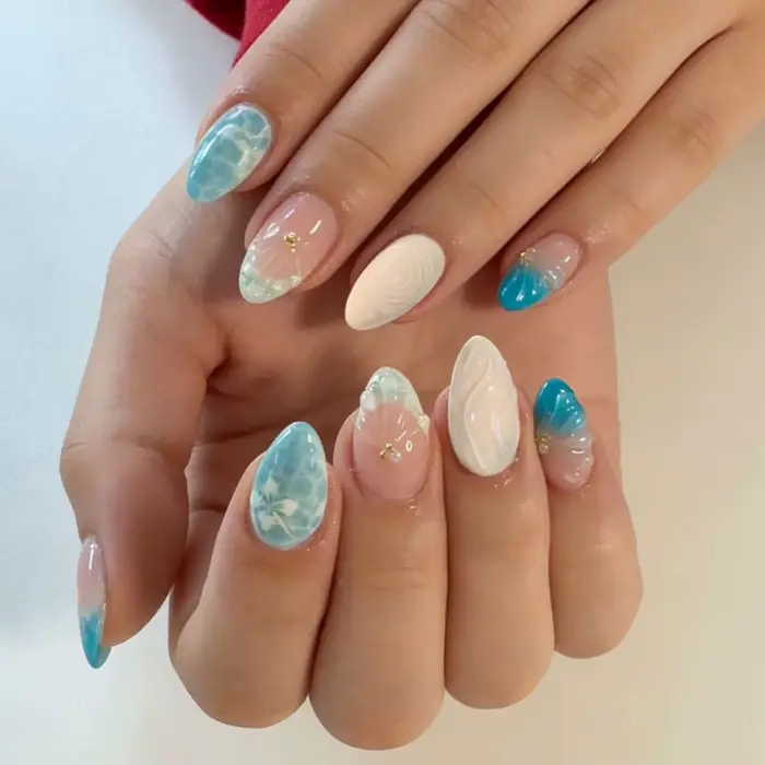 24 pièces par ensemble. Faux ongles courts en gel 3D en forme d'amande, style français, motif floral