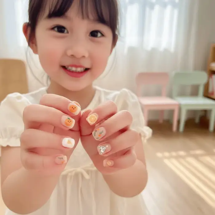 Nouvelles Faux Ongles Adhésifs Mignons pour Enfants