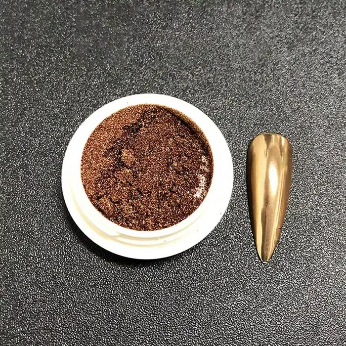 Poudre à ongles chromée effet miroir métallique
