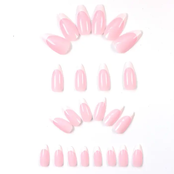 Transformez vos ongles avec 24 faux ongles longs en forme d'amande