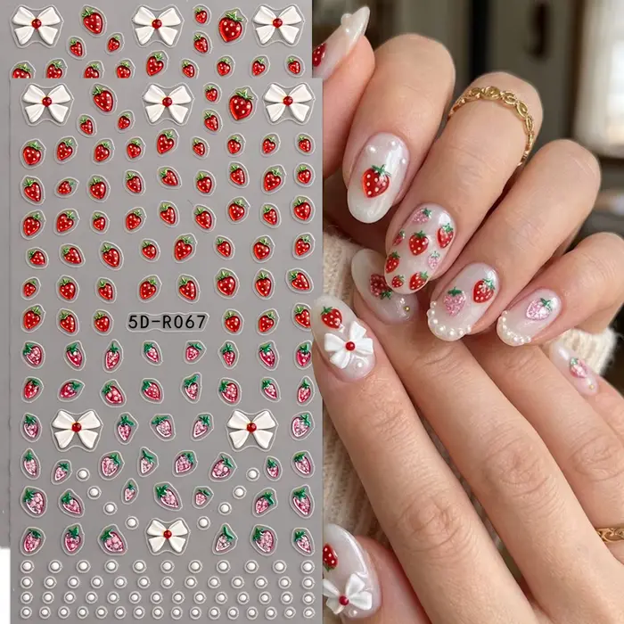 Autocollants 5D pour ongles motif fraise