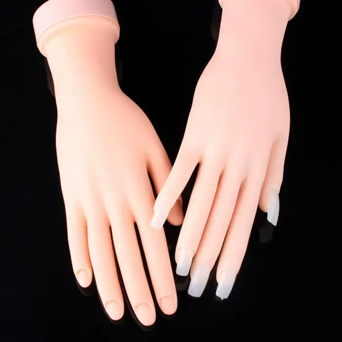 Main d'entraînement pour ongles en acrylique