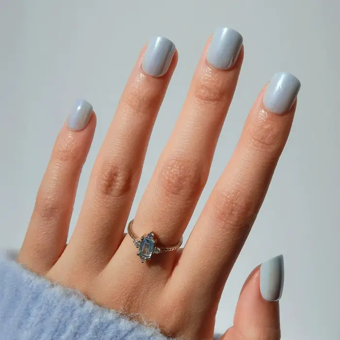 Faux ongles courts en forme d'amande avec pointes françaises à pois, finition brillante | Qualité de