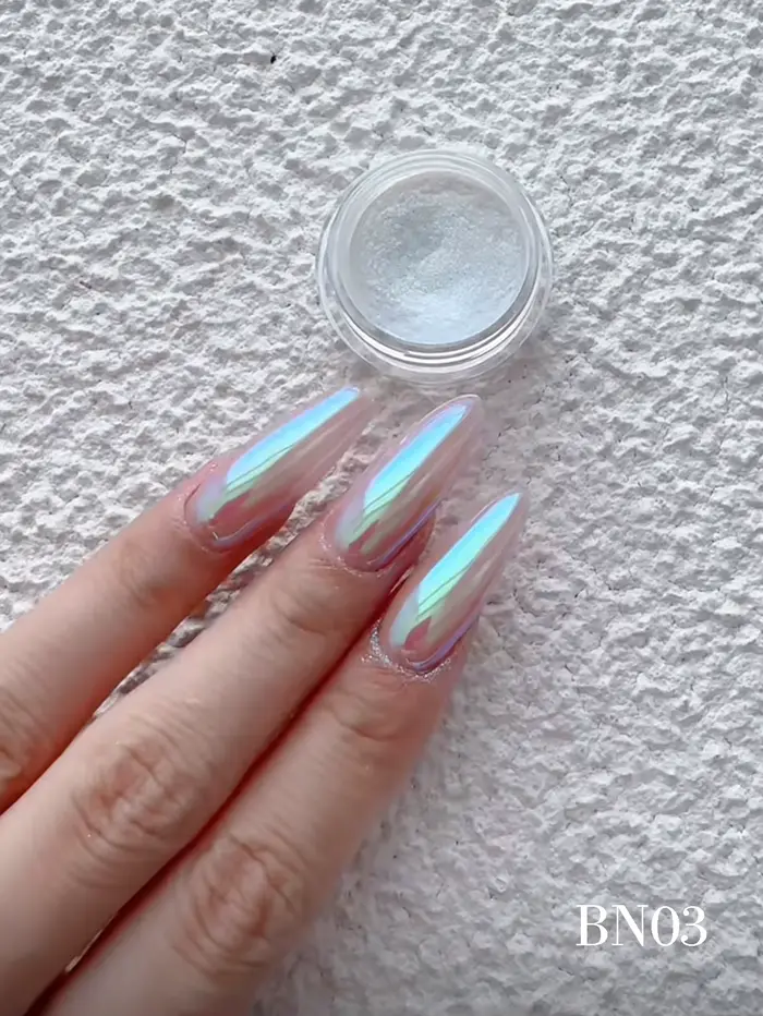 Poudre à ongles chromée aurore irisée