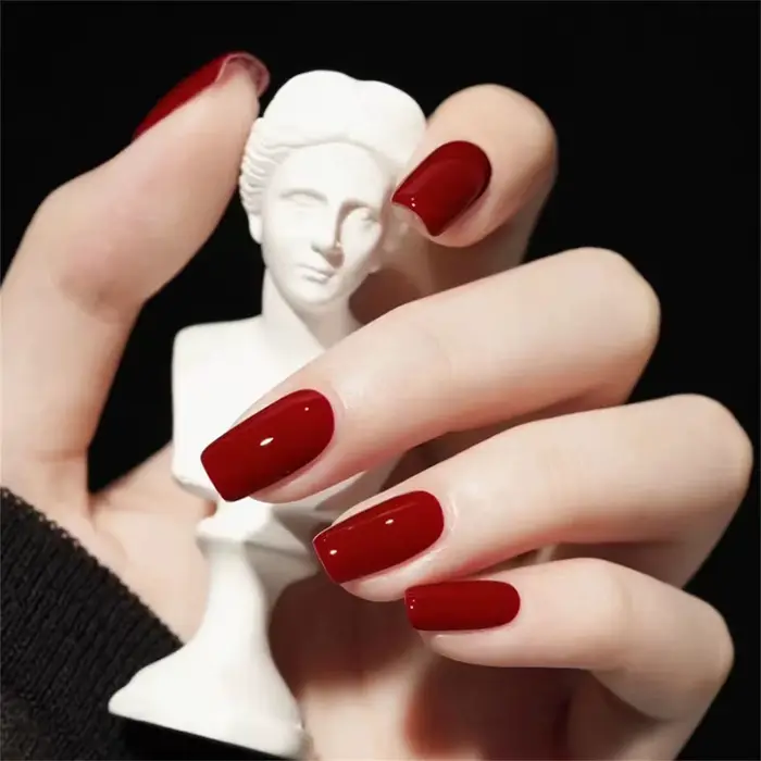 Presse rouge cerise sur les ongles 24 pièces couleur unie faux ongles portables brillant doigt artif