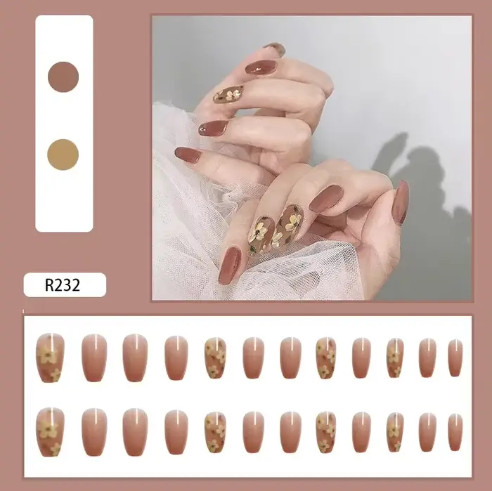Faux ongles adhésifs faits à la main