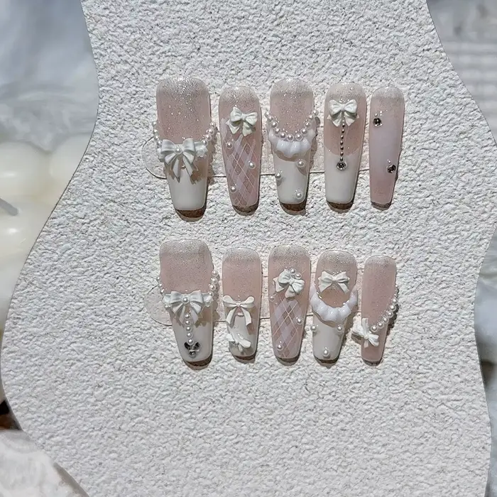 Faux ongles avec nœud rose