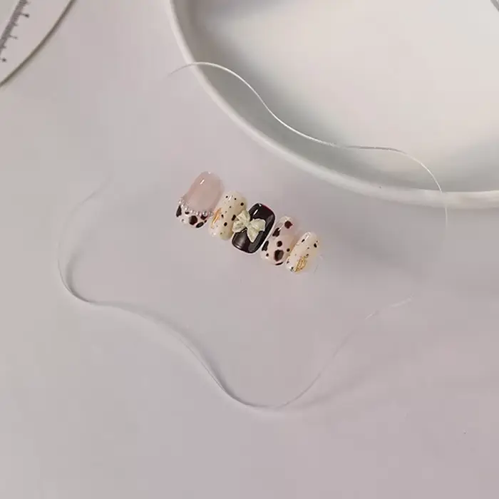 Présentoir circulaire irrégulier en acrylique transparent pour nail art