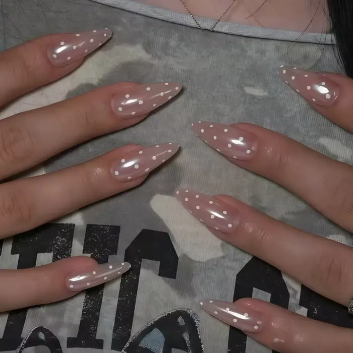 24 faux ongles classiques minimalistes à pointe longue