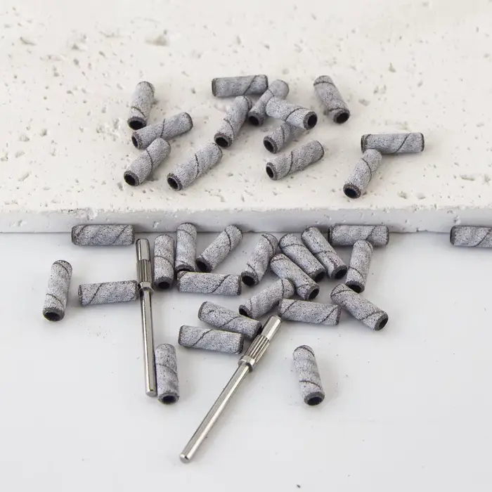 100 pièces 3.1mm Mini petites bandes de ponçage avec 2 pièces jeu d'embouts de mandrin forets à ongl