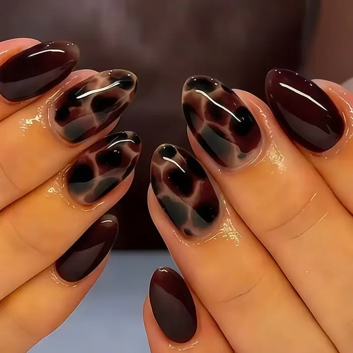 Nouveauté 2026 : 24 faux ongles minimalistes en forme d'amande à la française