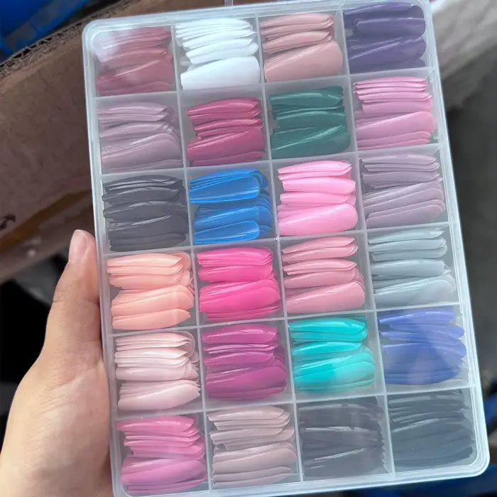 576 pièces/boîte coloré Long cercueil faux ongles brillant doux Gel français