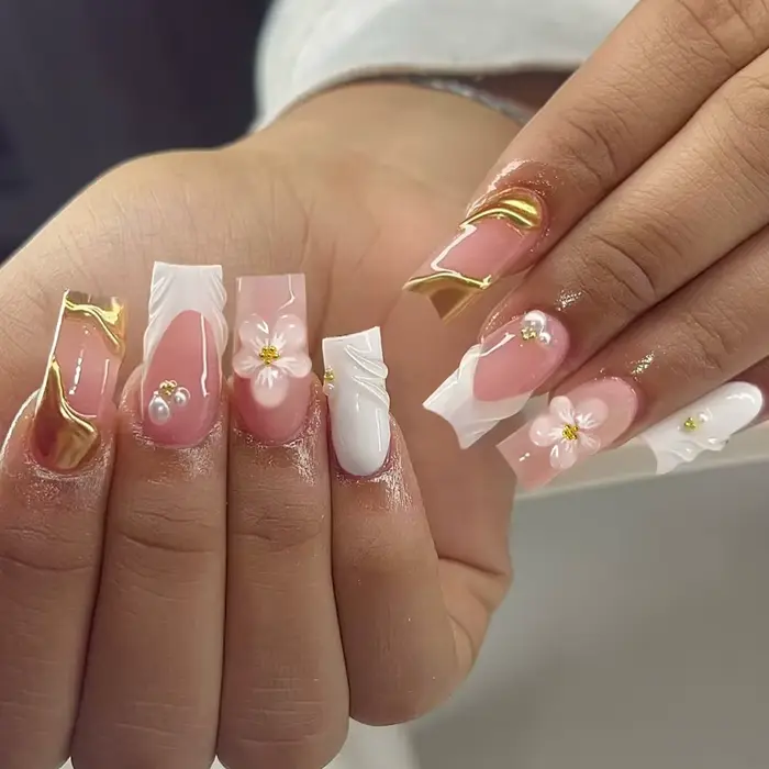 24 pièces Long carré 3D tridimensionnel Gelnail fait des ongles de fleur avec perle décorer conception blanc français