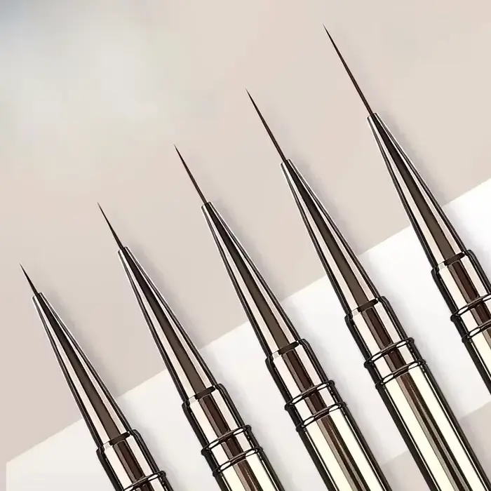 Pinceaux pour revêtement d'ongles