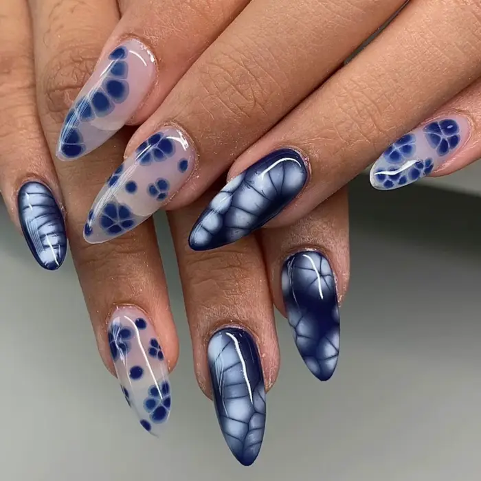 Faux ongles français roses avec colle